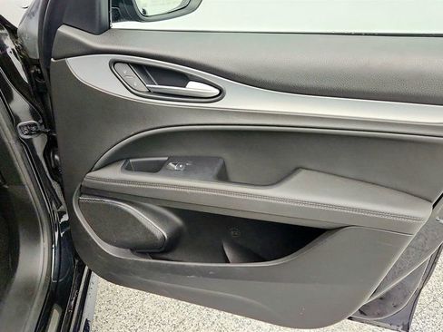 Used 2023 Alfa Romeo Stelvio Veloce image 25