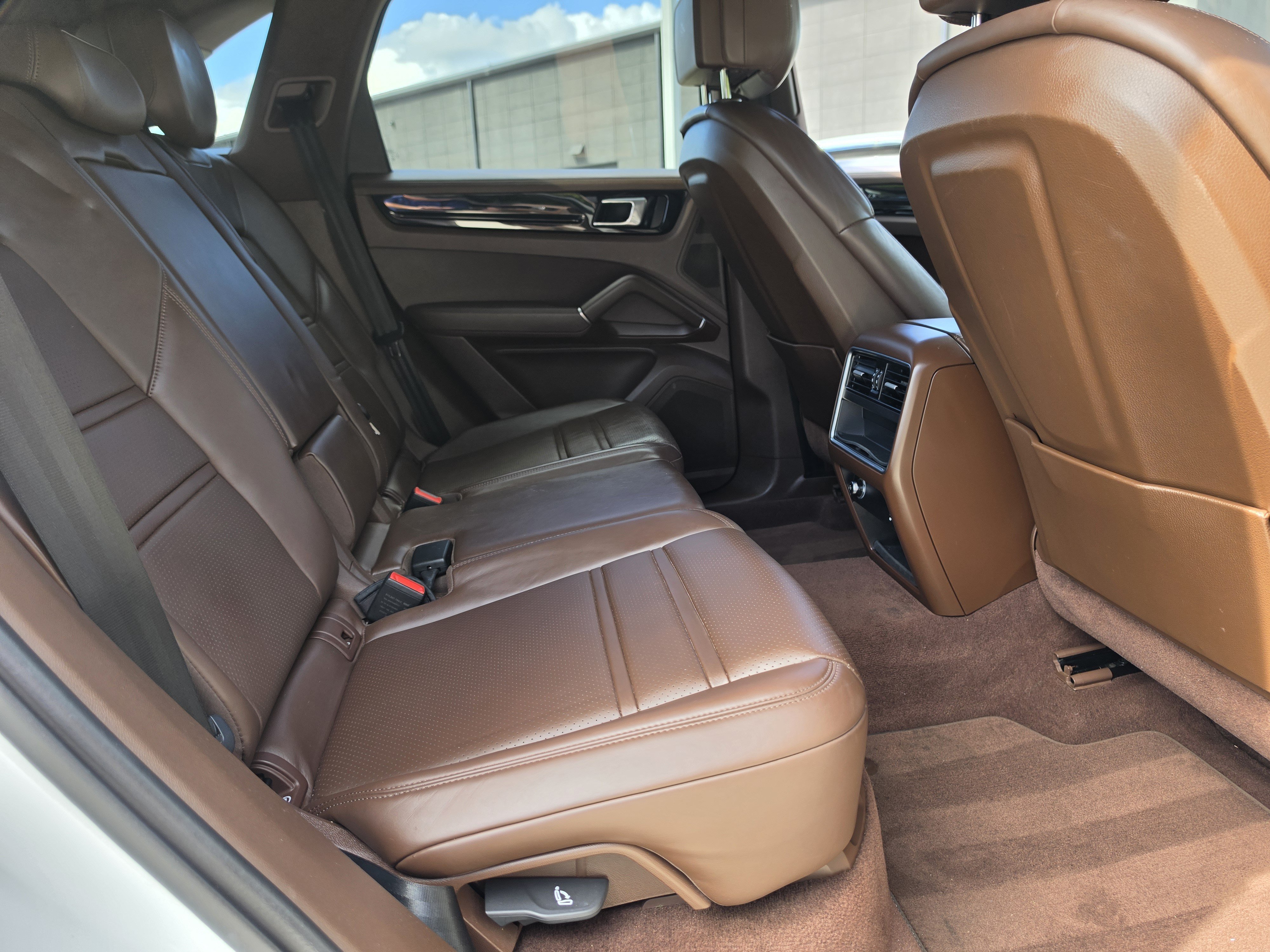Used 2023 Porsche Cayenne AWD/4WD image 30