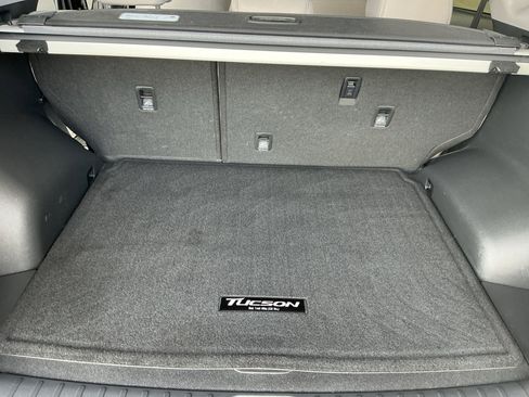 Certified 2021 Hyundai Tucson SEL w/ Cargo Package AWD/4WD image 17