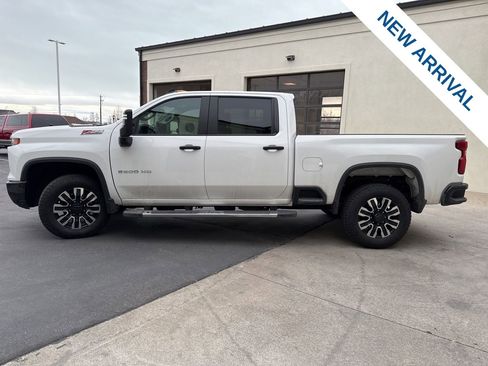 Used 2025 Chevrolet Silverado 2500 Custom w/ Custom Value Package image 4