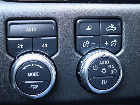 Used 2025 GMC Sierra 1500 SLT AWD/4WD image 42