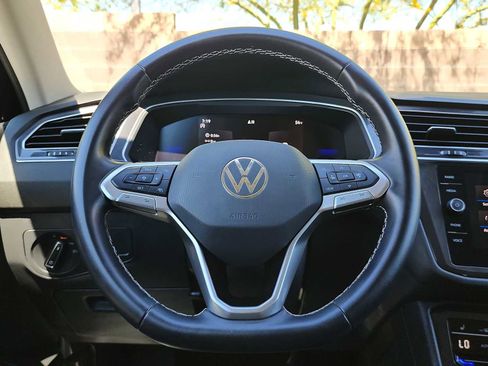 Used 2024 Volkswagen Tiguan SE image 19