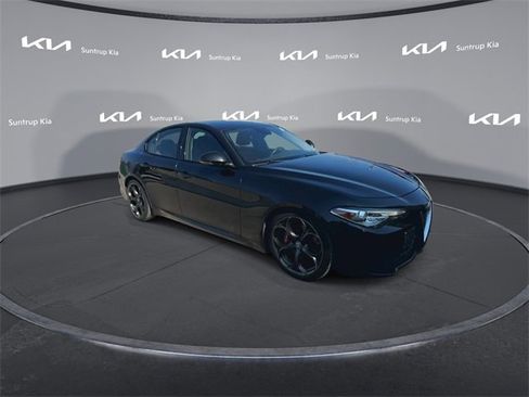 Used 2017 Alfa Romeo Giulia Ti w/ TI 19" Sport Package image 25