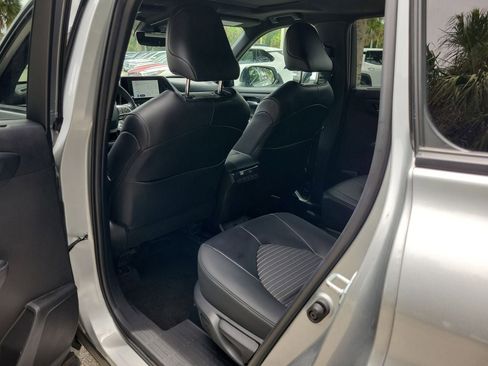 Used 2025 Toyota Highlander XSE AWD/4WD image 10
