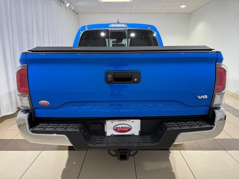 Used 2021 Toyota Tacoma TRD Off-Road AWD/4WD image 4