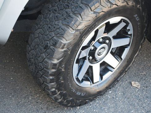 Used 2024 Toyota 4Runner TRD Off-Road Premium AWD/4WD image 11