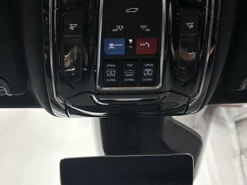 Used 2024 Jeep Grand Wagoneer Series III image 29