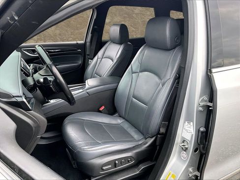 Used 2022 Buick Enclave Premium image 22