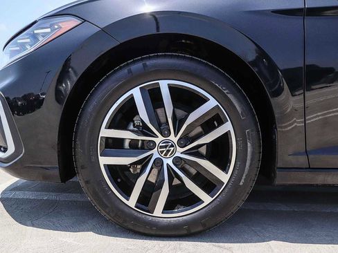 Certified 2025 Volkswagen Jetta SE FWD image 11