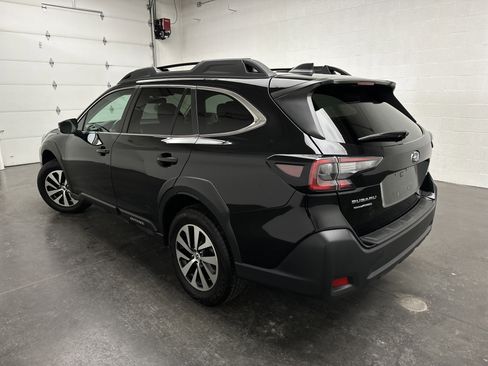 Used 2025 Subaru Outback Premium image 6