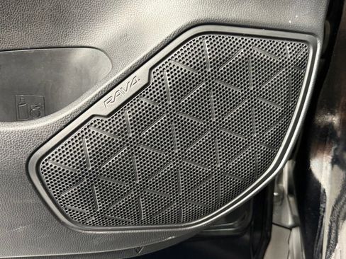 Certified 2021 Toyota RAV4 XLE FWD image 21