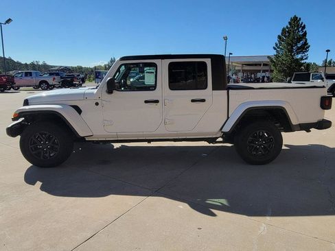Used 2022 Jeep Gladiator Sport AWD/4WD image 8