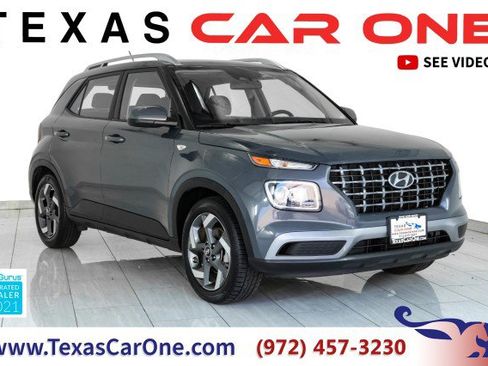 Used 2024 Hyundai Venue SEL FWD image 1