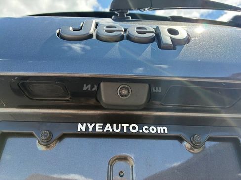 Used 2022 Jeep Cherokee Trailhawk w/ Trailer Tow Group AWD/4WD image 10