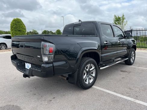 Used 2018 Toyota Tacoma Limited image 4