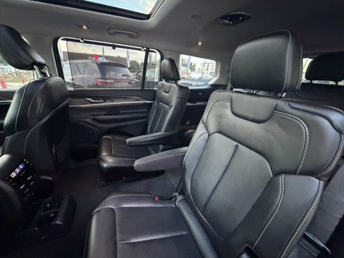 Used 2023 Jeep Grand Cherokee L Limited w/ Luxury Tech Group II AWD/4WD image 30