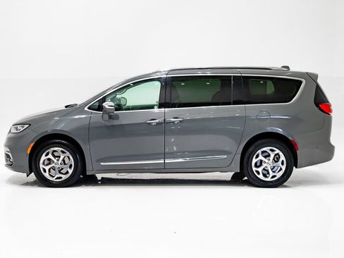 Used 2021 Chrysler Pacifica Limited w/ Premium & Safety Sphere Group AWD/4WD image 5