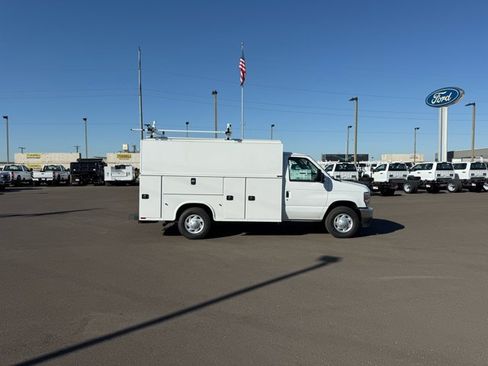 New 2027 Ford E-350 and Econoline 350 Super Duty w/ Power Equipment Group RWD image 2