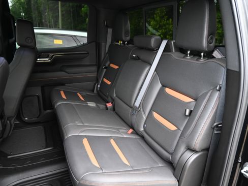 Used 2025 GMC Sierra 1500 AT4 w/ AT4 Premium Package AWD/4WD image 8