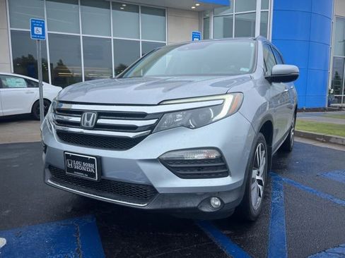 Used 2018 Honda Pilot Touring image 2