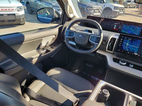 Used 2025 Ford Expedition Active image 12