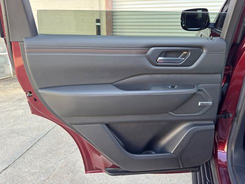 Used 2025 Nissan Armada SL AWD/4WD image 45