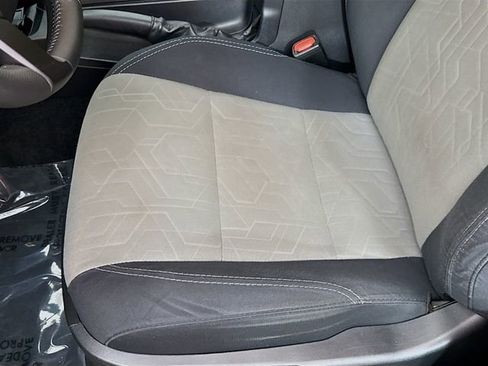 Used 2022 Toyota Tacoma TRD Off-Road image 18