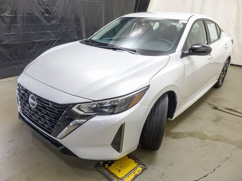 Used 2025 Nissan Sentra SR image 4