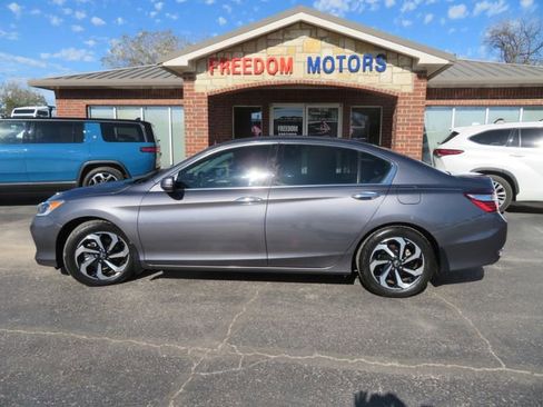 Used 2017 Honda Accord EX-L image 8