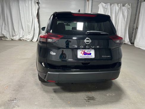 Used 2024 Nissan Rogue SV image 6