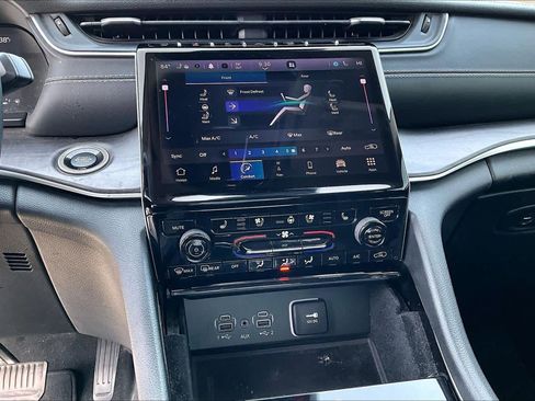 Used 2022 Jeep Grand Cherokee L Limited w/ Luxury Tech Group II image 27