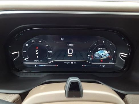 Used 2024 GMC Yukon Denali w/ Advanced Technology Package AWD/4WD image 17