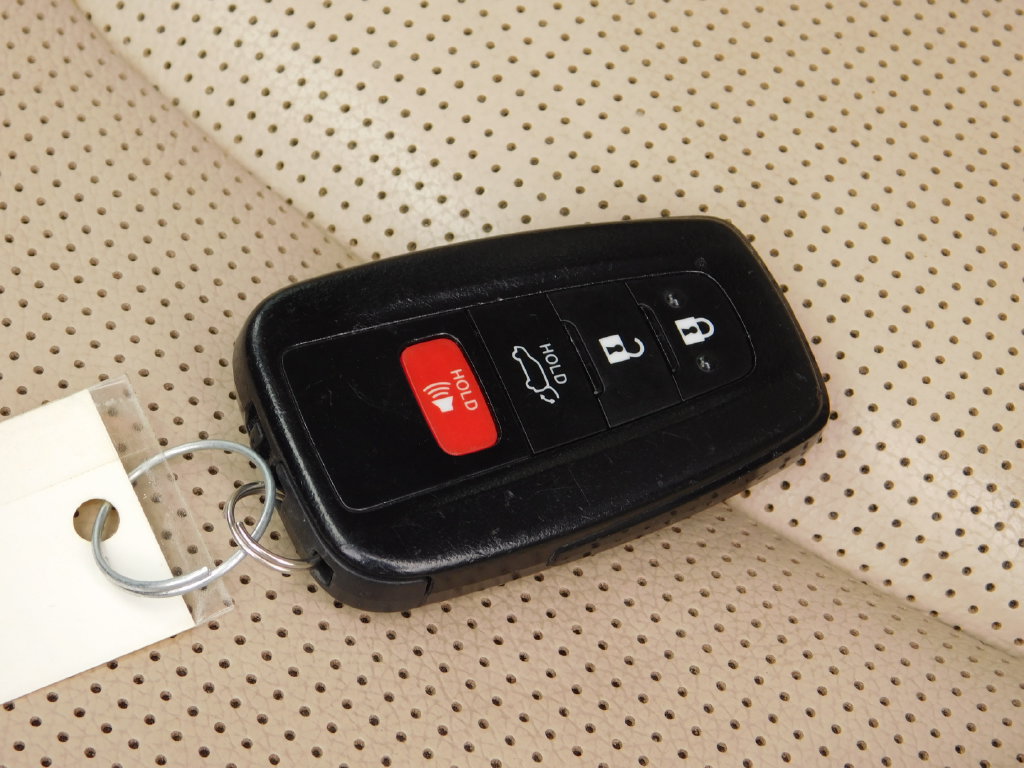 Used 2022 Toyota Highlander Limited FWD image 35