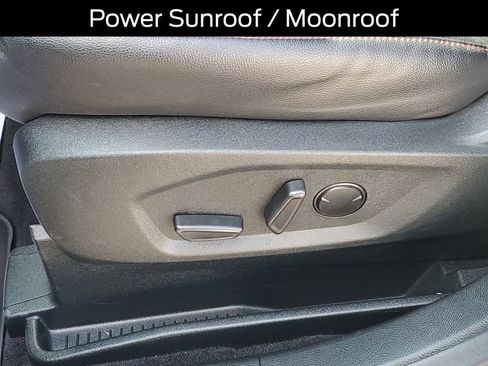 Used 2022 Ford Edge Titanium w/ Equipment Group 301A AWD/4WD image 8