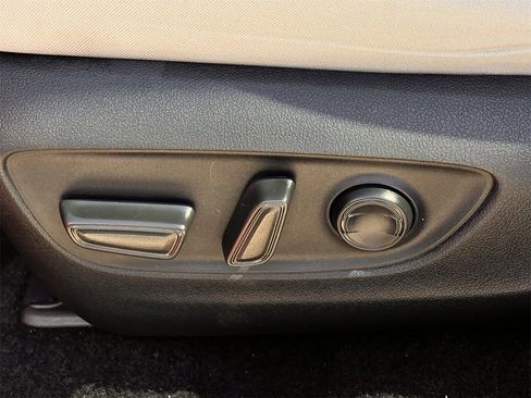 Used 2025 Toyota RAV4 XLE image 24