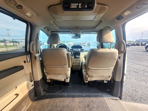 Used 2014 Honda Odyssey Touring Elite image 16