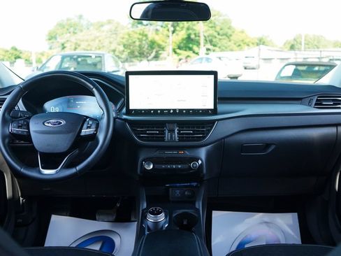 Used 2023 Ford Escape Active w/ Tech Pack #2 FWD image 9