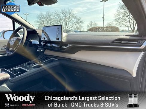 Used 2023 Toyota Sienna Platinum image 37