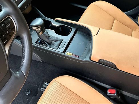 Certified 2024 Lexus ES 350 w/ Premium Package image 17