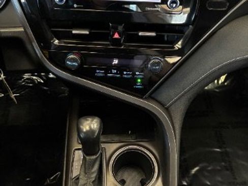 Used 2021 Toyota Camry SE image 25
