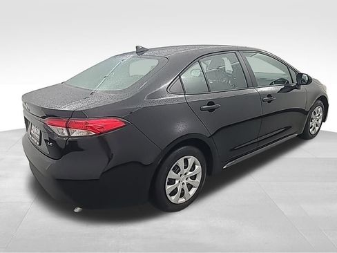 Used 2025 Toyota Corolla LE image 4