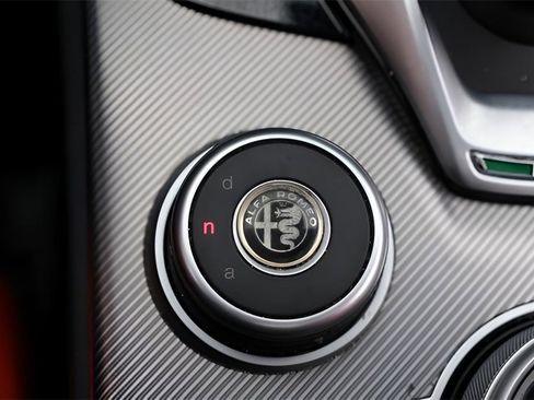 Used 2023 Alfa Romeo Stelvio Veloce image 47