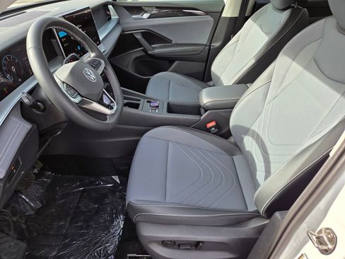 New 2026 Volkswagen Tiguan SE FWD image 6