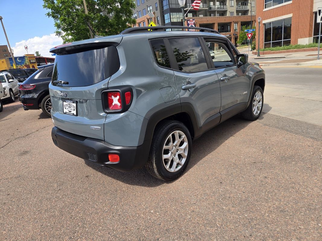 Used 2017 Jeep Renegade Latitude w/ Cold Weather Group AWD/4WD image 10