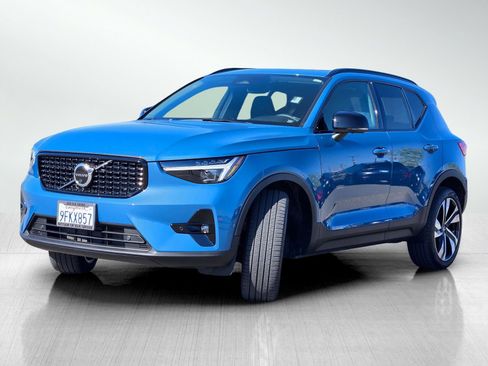 Used 2023 Volvo XC40 B5 Ultimate w/ Protection Package Premier AWD/4WD image 11