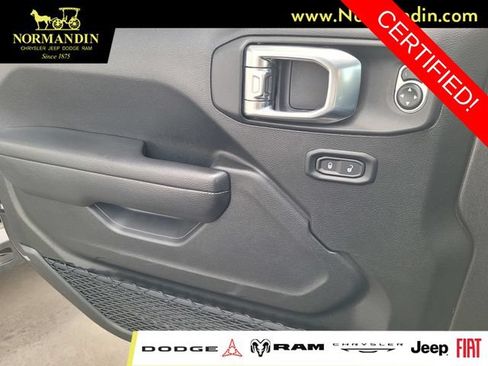 Certified 2025 Jeep Wrangler Unlimited Rubicon w/ Convenience Group AWD/4WD image 15