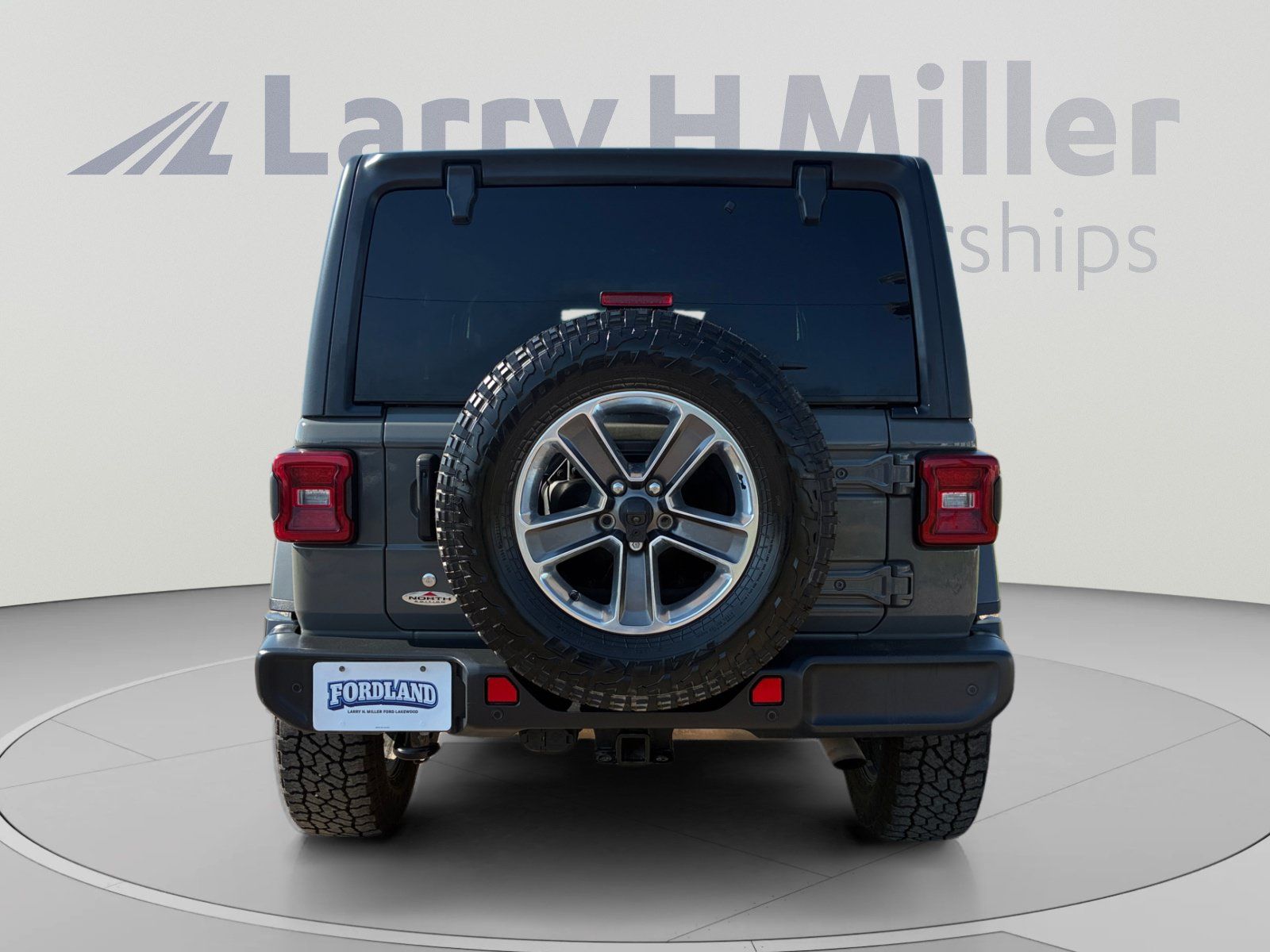 Used 2020 Jeep Wrangler Unlimited Sahara AWD/4WD image 4