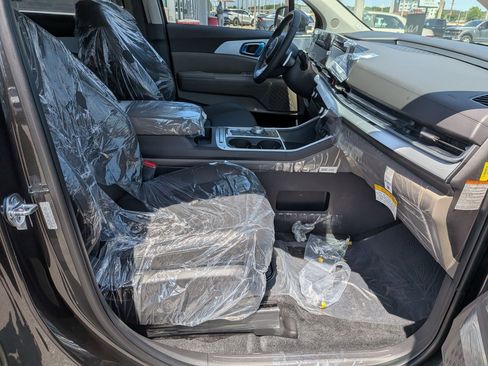 New 2026 Kia Carnival LXS FWD image 34