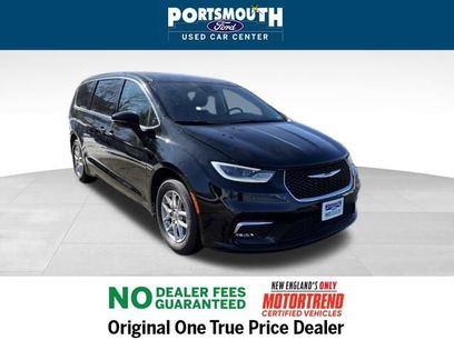 Used 2024 Chrysler Pacifica Touring-L