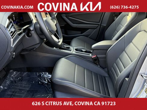 Used 2024 Volkswagen Jetta SE w/ Panoramic Sunroof Package image 14
